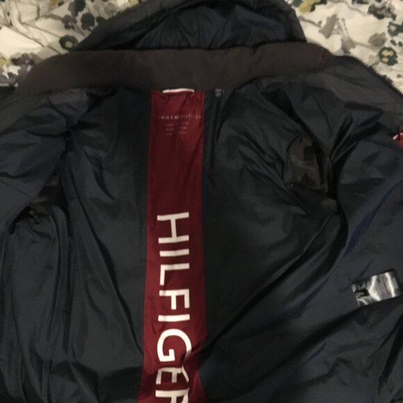 Tommy Hilfiger Large Men's Puffer Jacket, Grey with Hood - Picture 2 of 5